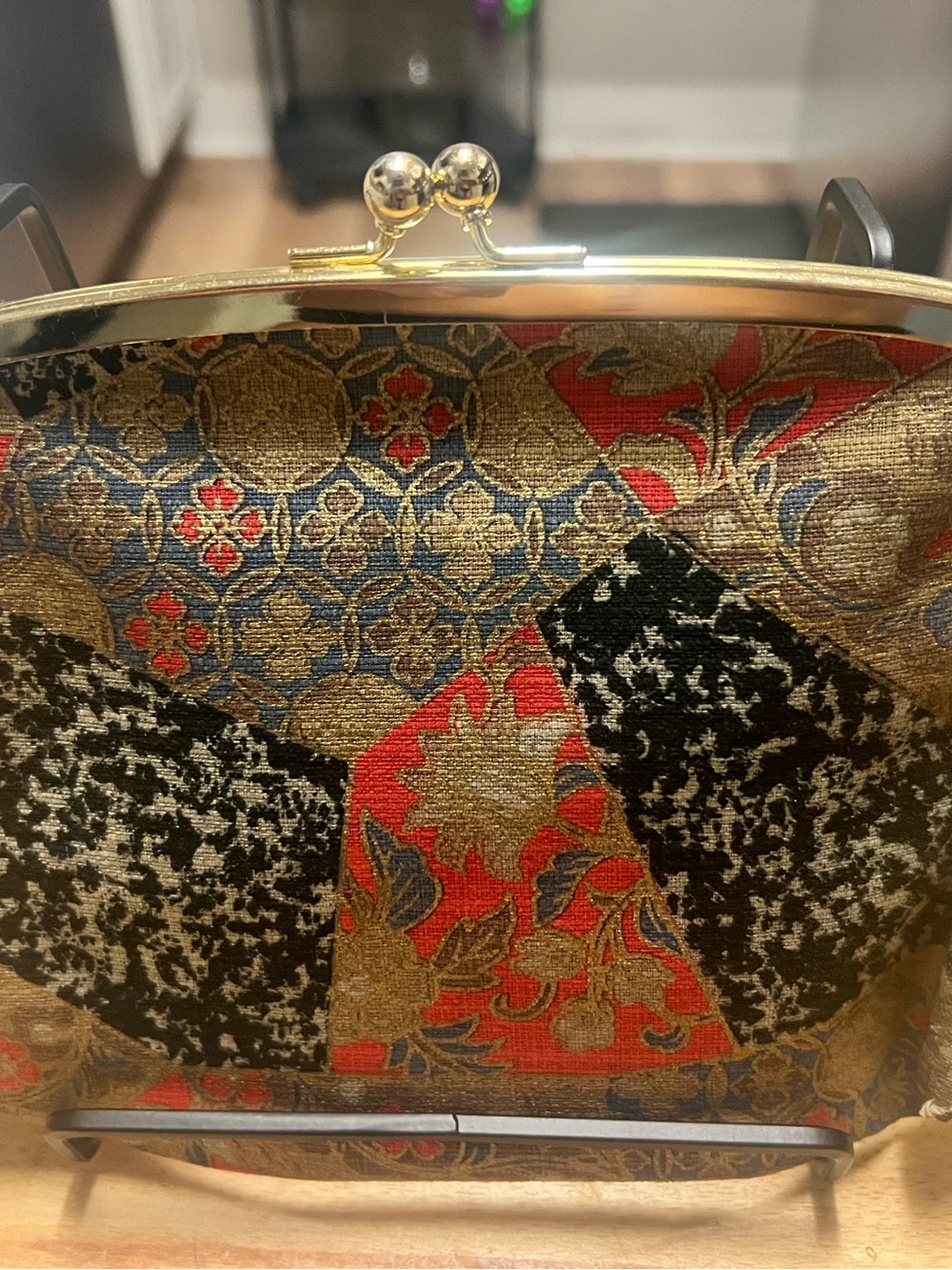 Vintage-Inspired Floral Tapestry Kiss-Lock Clutch in Red and Gold Mini purse